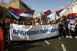 PROTEST; DVERI; ZA PORODICU PROTIV GEJ PARADE