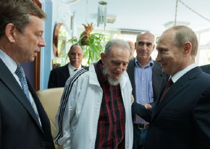 Putin-na-Kubi-sa-Fidelom-i-Raulom-Kastrom